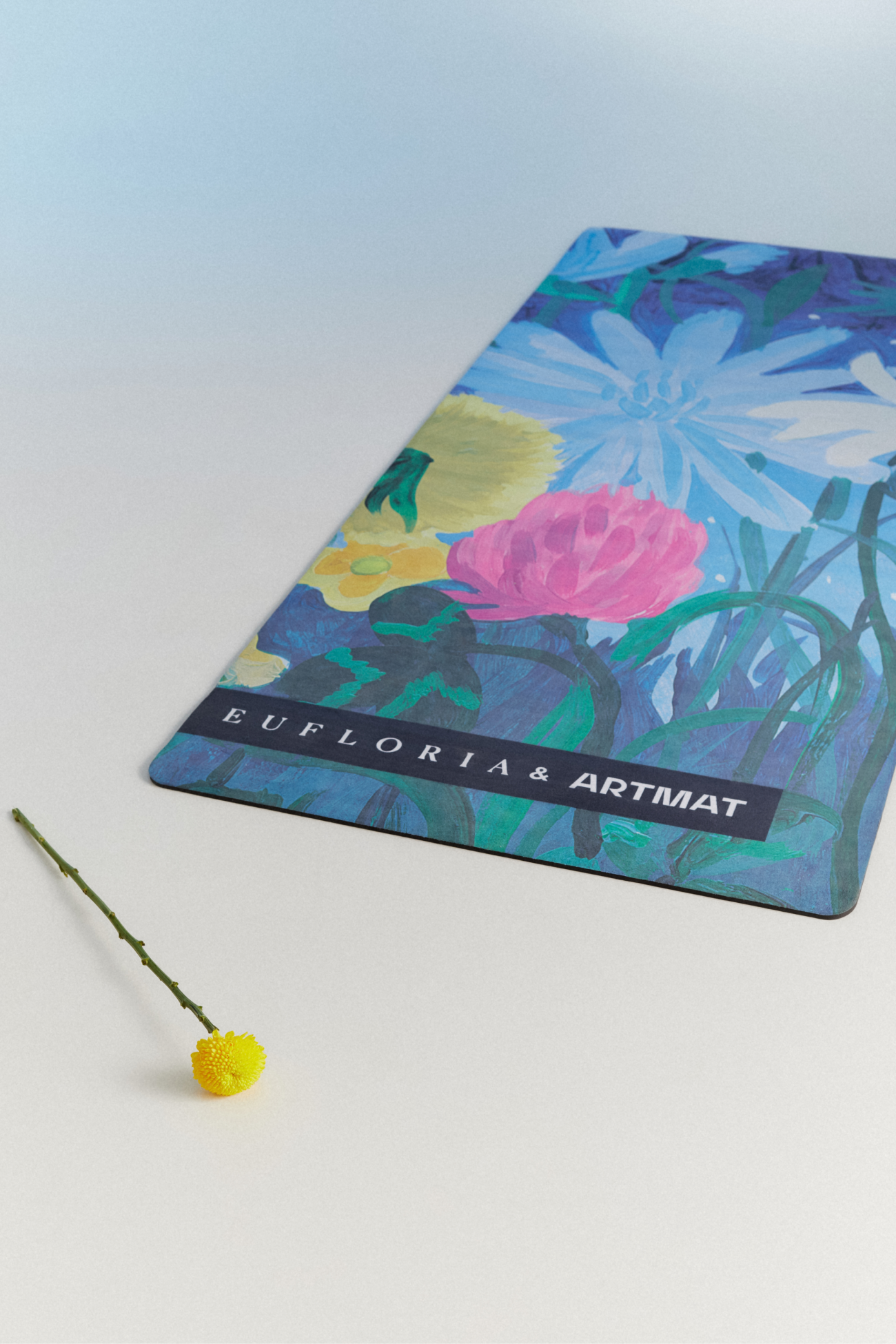 Бренд Artmat и флористическая арт-галерея Eufloria выпустили коврик для йоги (фото 1)