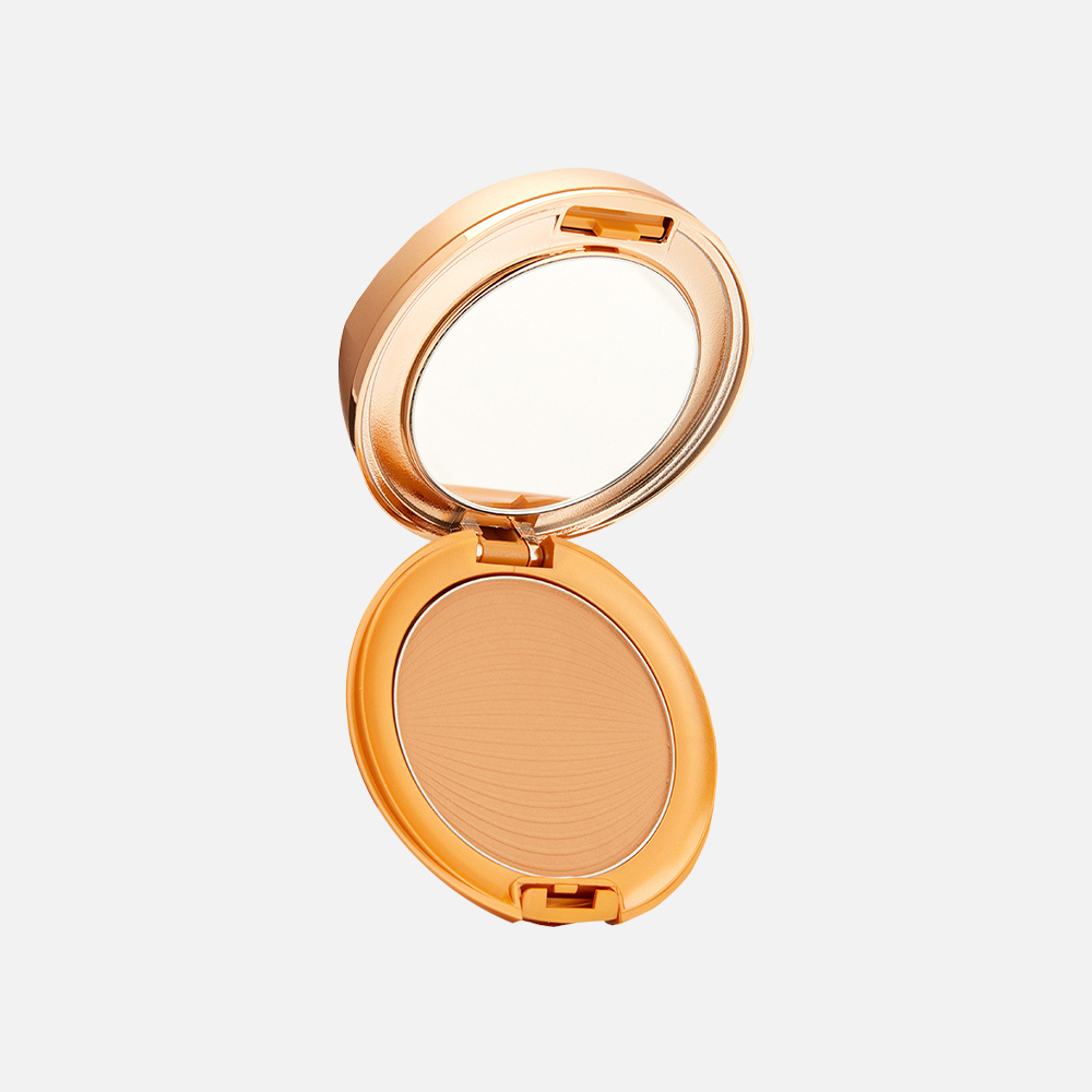 Чем заменить тональный крем в жару: легкие пудры с SPF (фото 6)