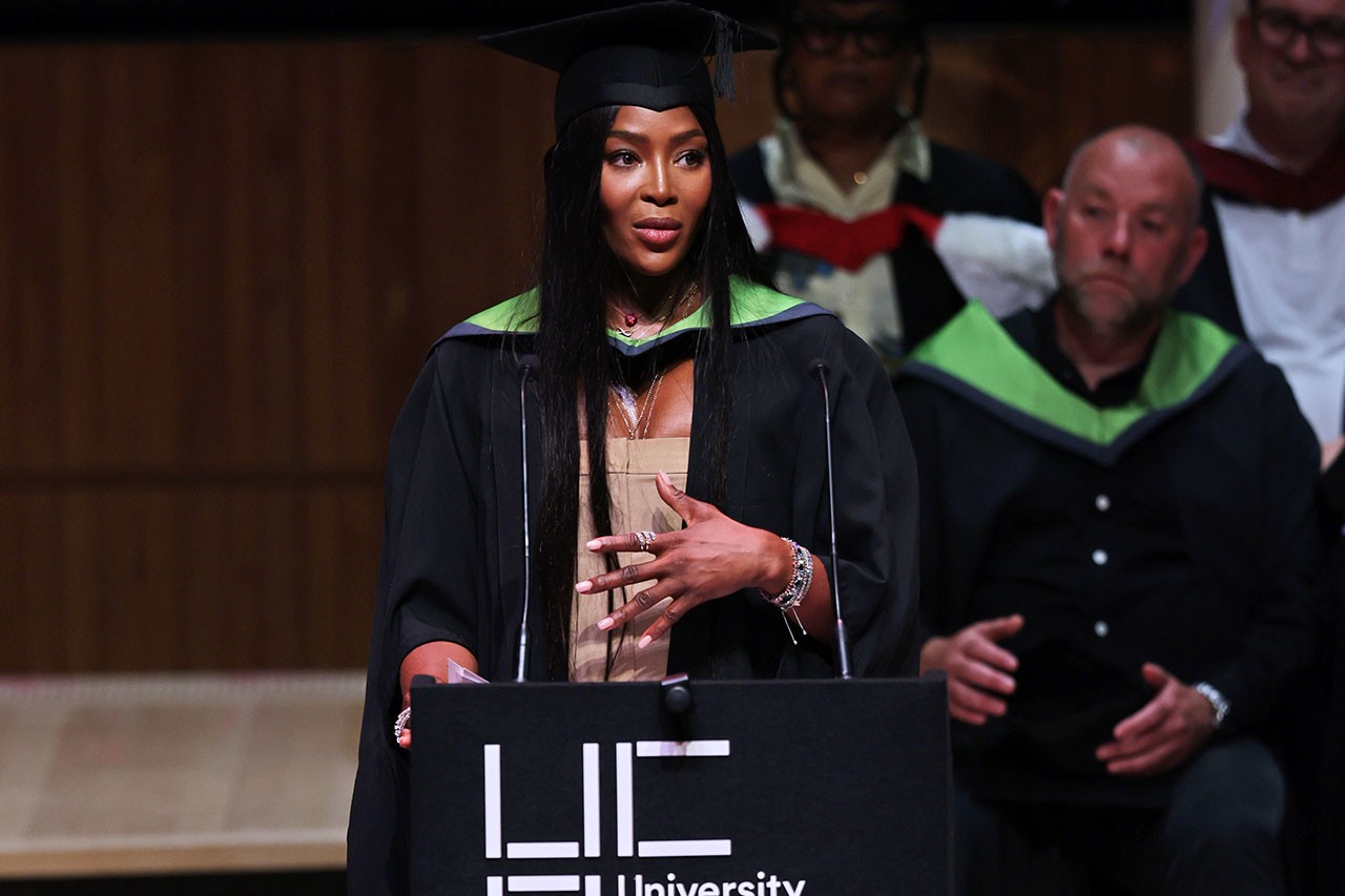 Наоми Кэмпбелл получила звание доктора наук за вклад в индустрию моды (фото 1)