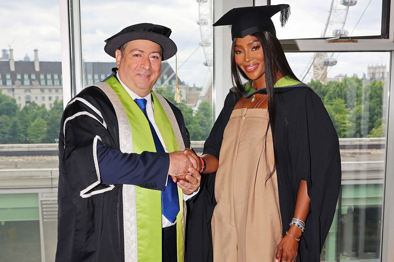 Наоми Кэмпбелл получила звание доктора наук за вклад в индустрию моды (фото 4)