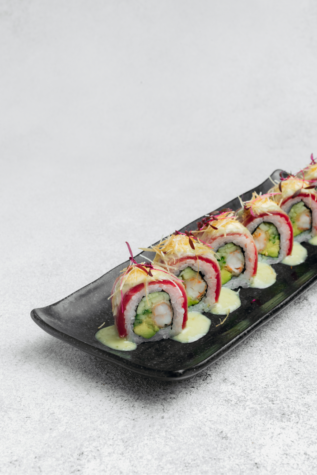 Суши-бар KOI на Рублевке откроет летнюю веранду (фото 3)