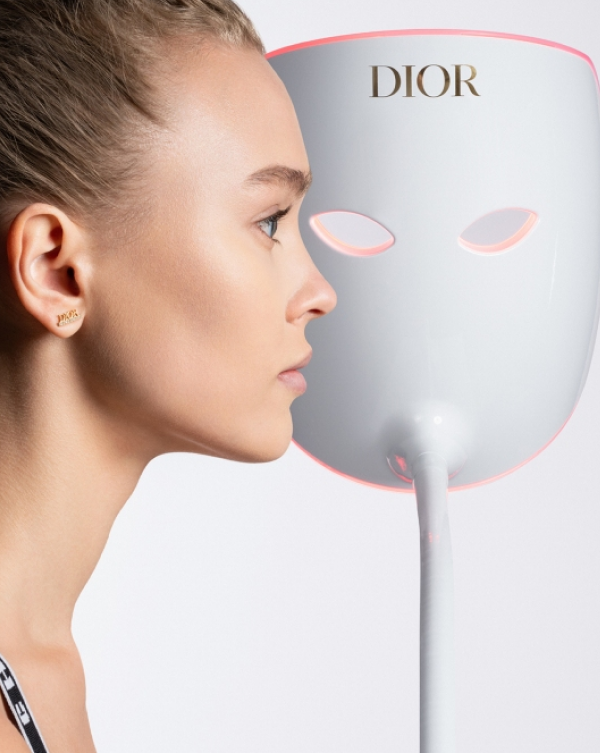 Dior выпустил светодиодную маску (фото 1)