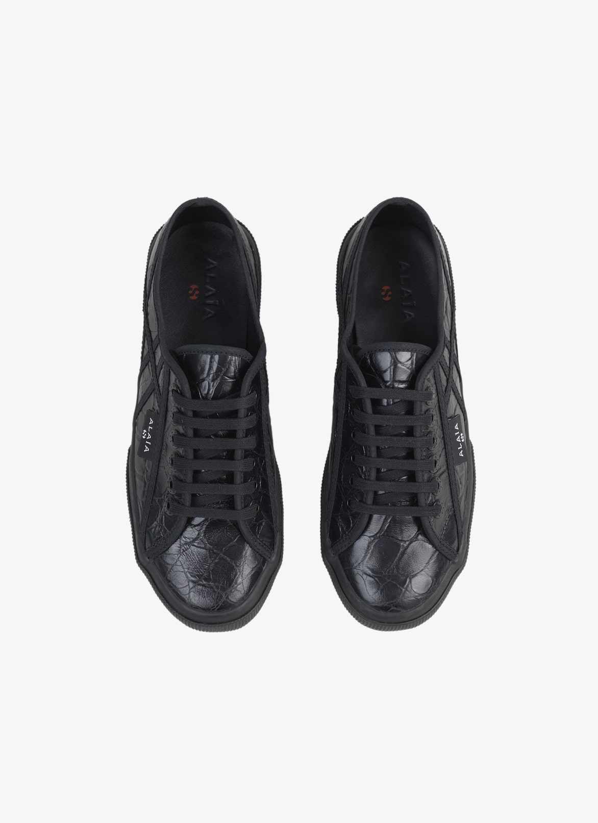 Alaïa выпустил кеды в коллаборации с брендом Superga (фото 2)