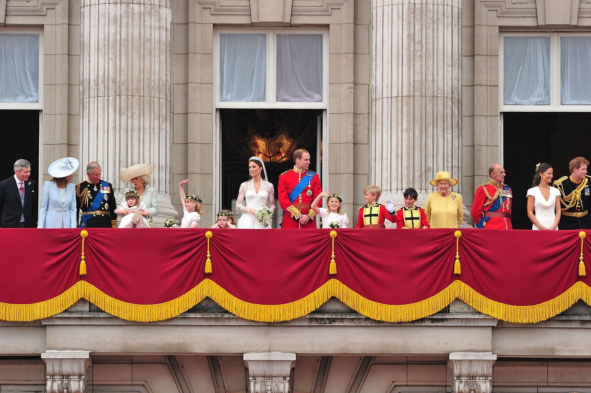 Умерла Елизавета II. Вспоминаем главные события в жизни королевы Великобритании (фото 12)