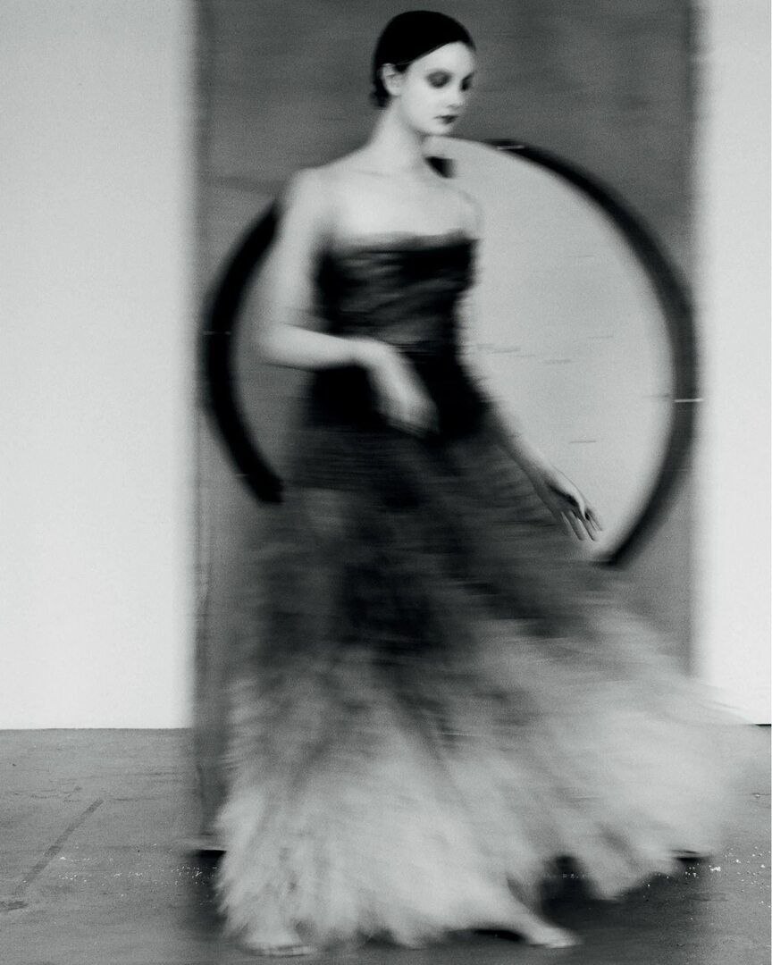 Dior выпустил фотоальбом художницы и модели Сары Мун (фото 1)