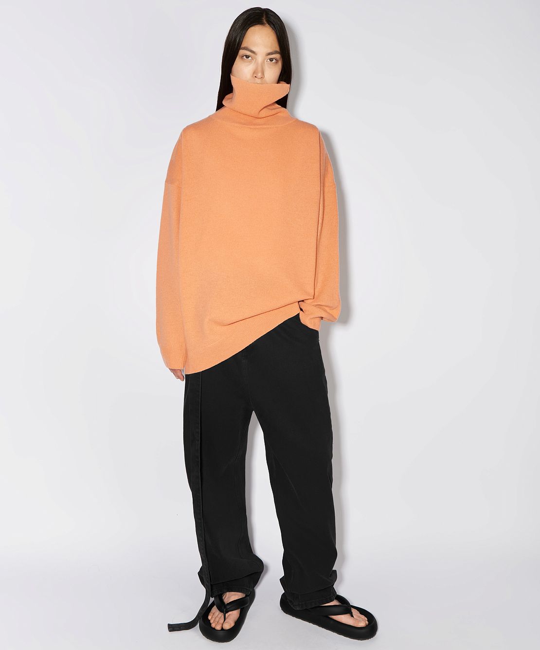 Время тепла и заботы. Выбираем свитер у локальных марок (фото 12)