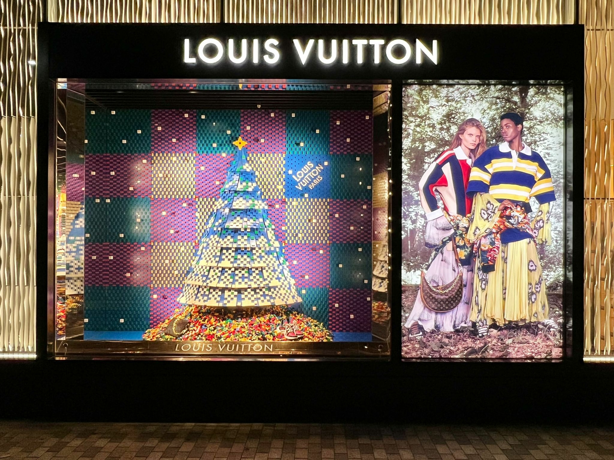 Праздничные витрины магазинов Louis Vuitton будут украшены Lego (фото 5)