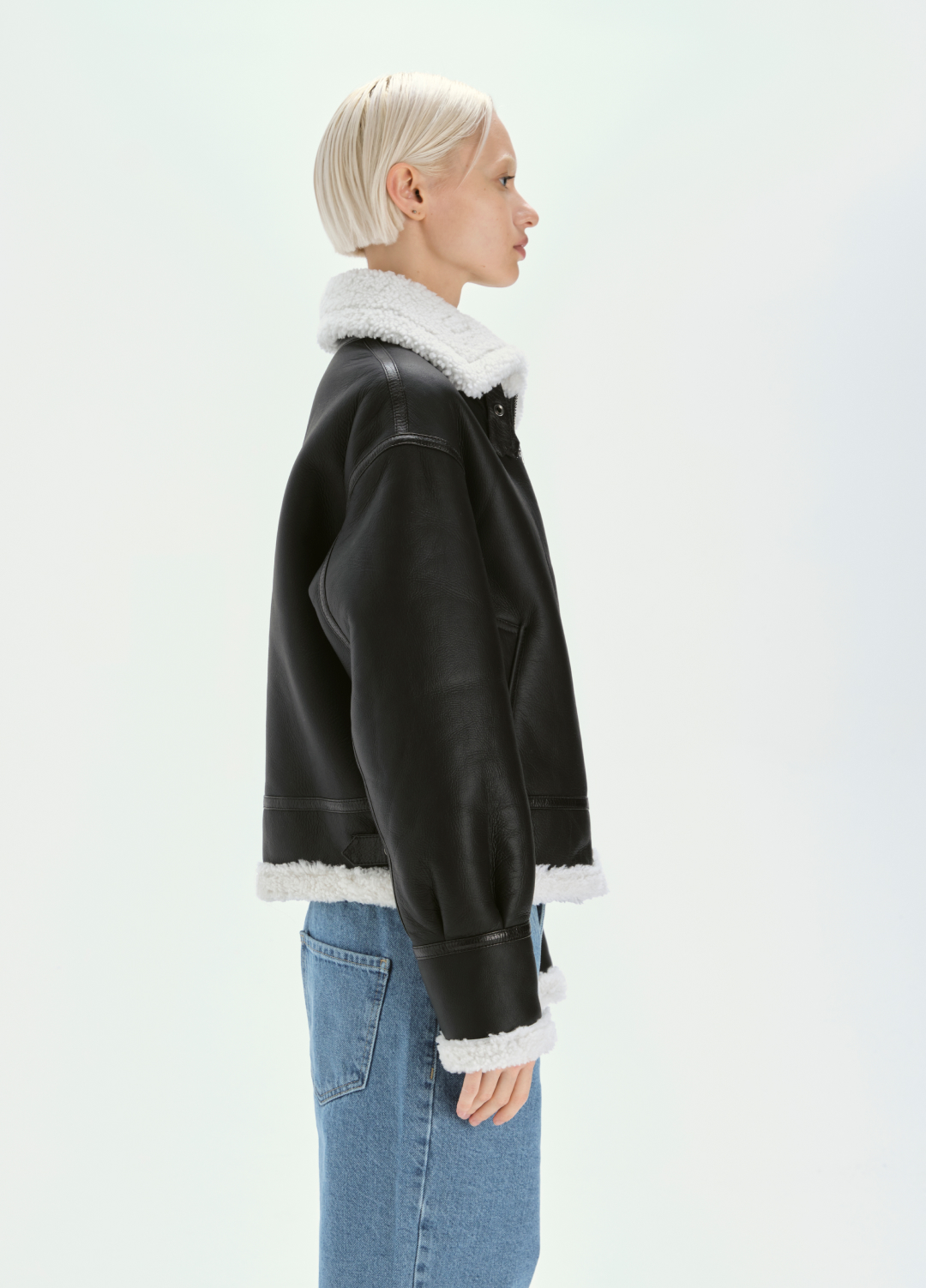 Выбор BURO.: дубленки для тех, кто уже устал от пуховиков (фото 13)