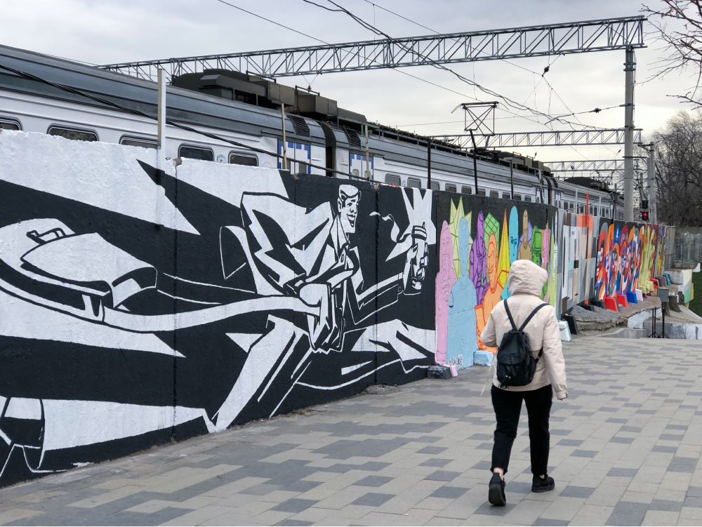 У Курского вокзала открылась уличная выставка граффити (фото 4)