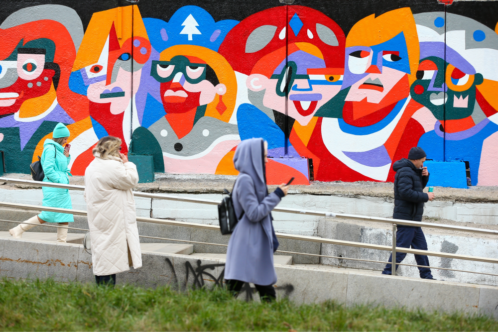 У Курского вокзала открылась уличная выставка граффити (фото 6)