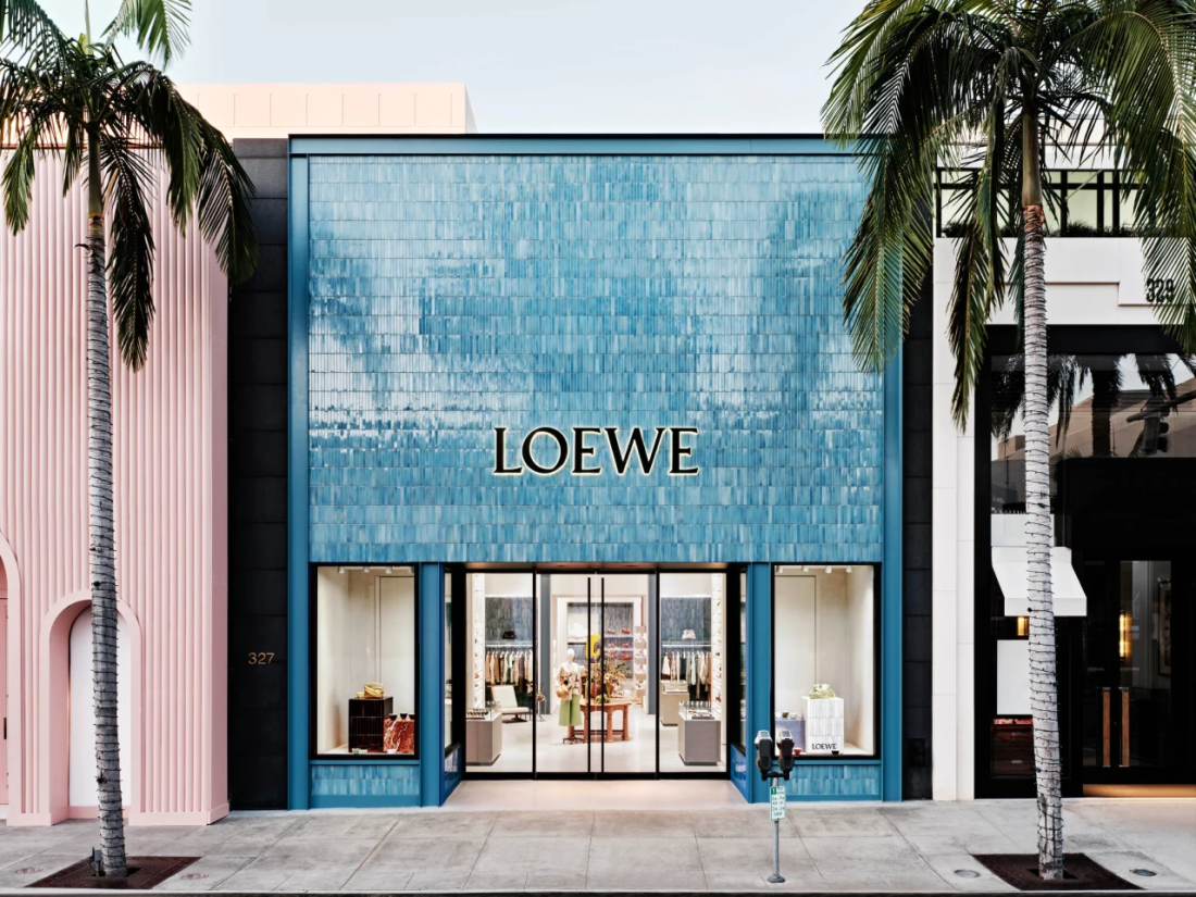 В Лос-Анджелесе открылся новый магазин Loewe со скульптурой Джастина Бибера (фото 1)