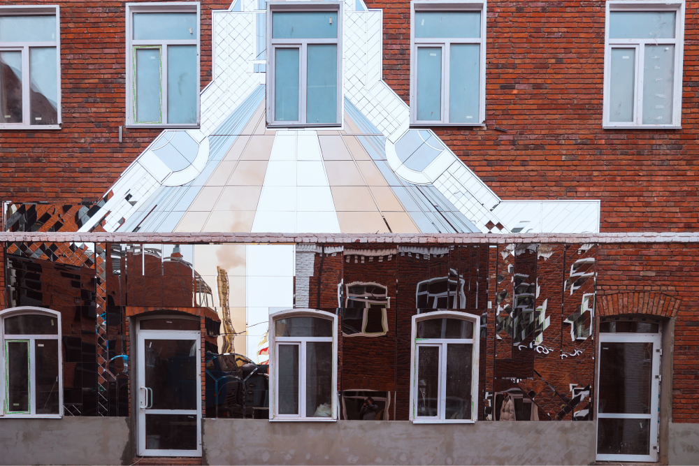 В Москве появился новый арт-объект — зеркальное панно Горн (фото 2)