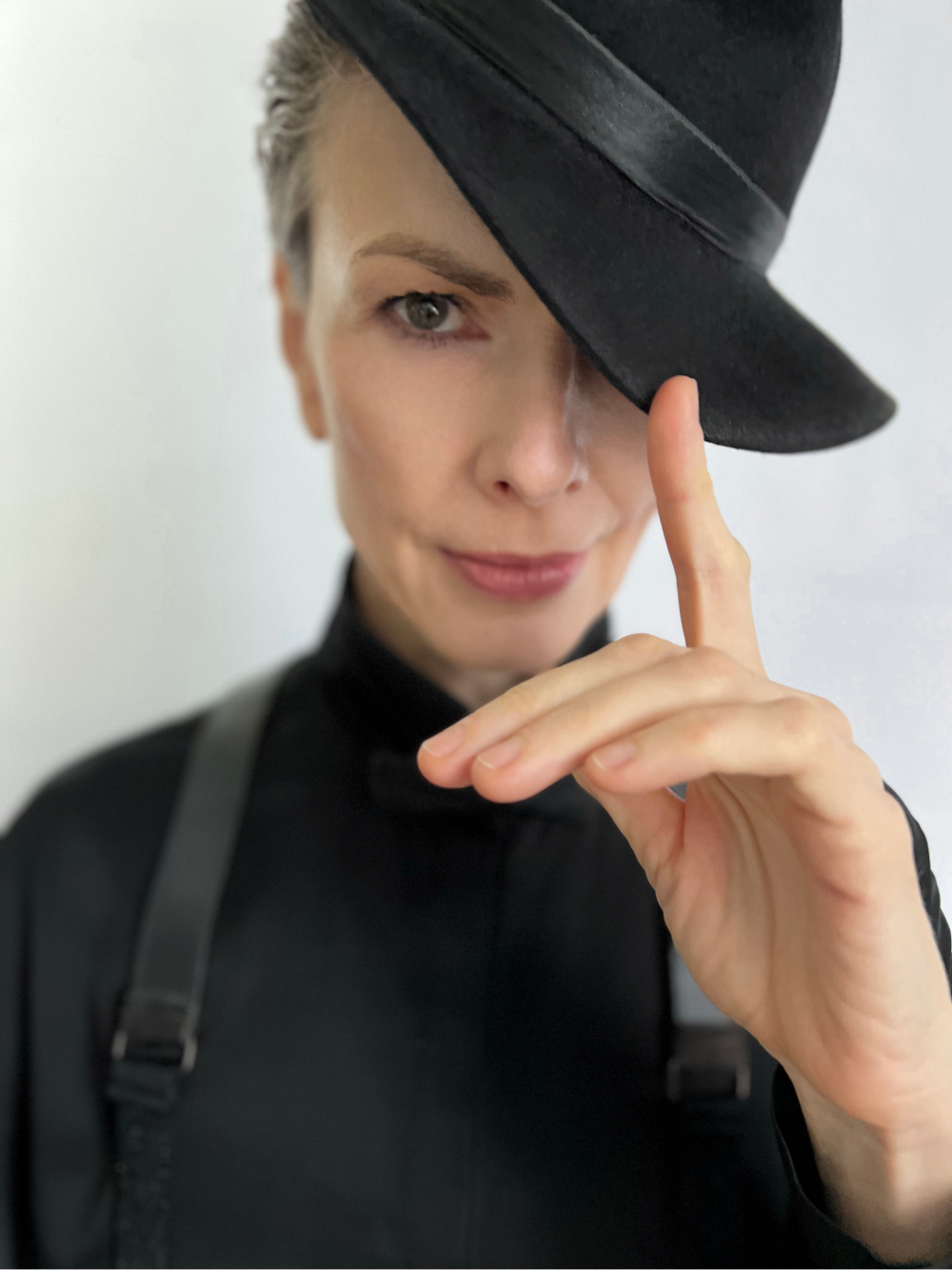 Галина Смирнская в образе Дэвида Боуи снялась в кампании Tegin (фото 4)