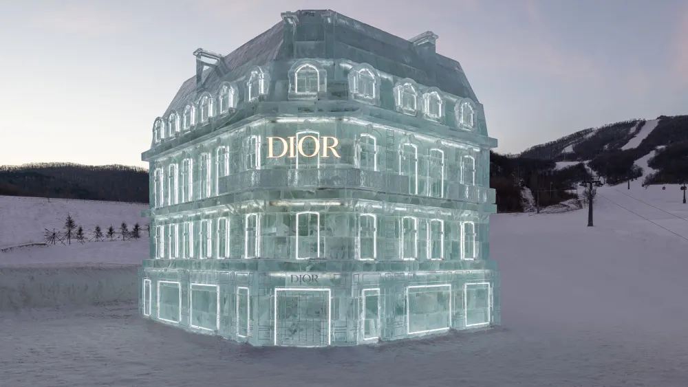 Dior создал копию флагманского магазина на Avenue Montaigne изо льда (фото 1)
