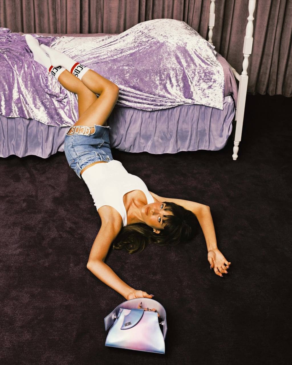 Никола Пельтц снялась в кампании бренда GCDS (фото 3)