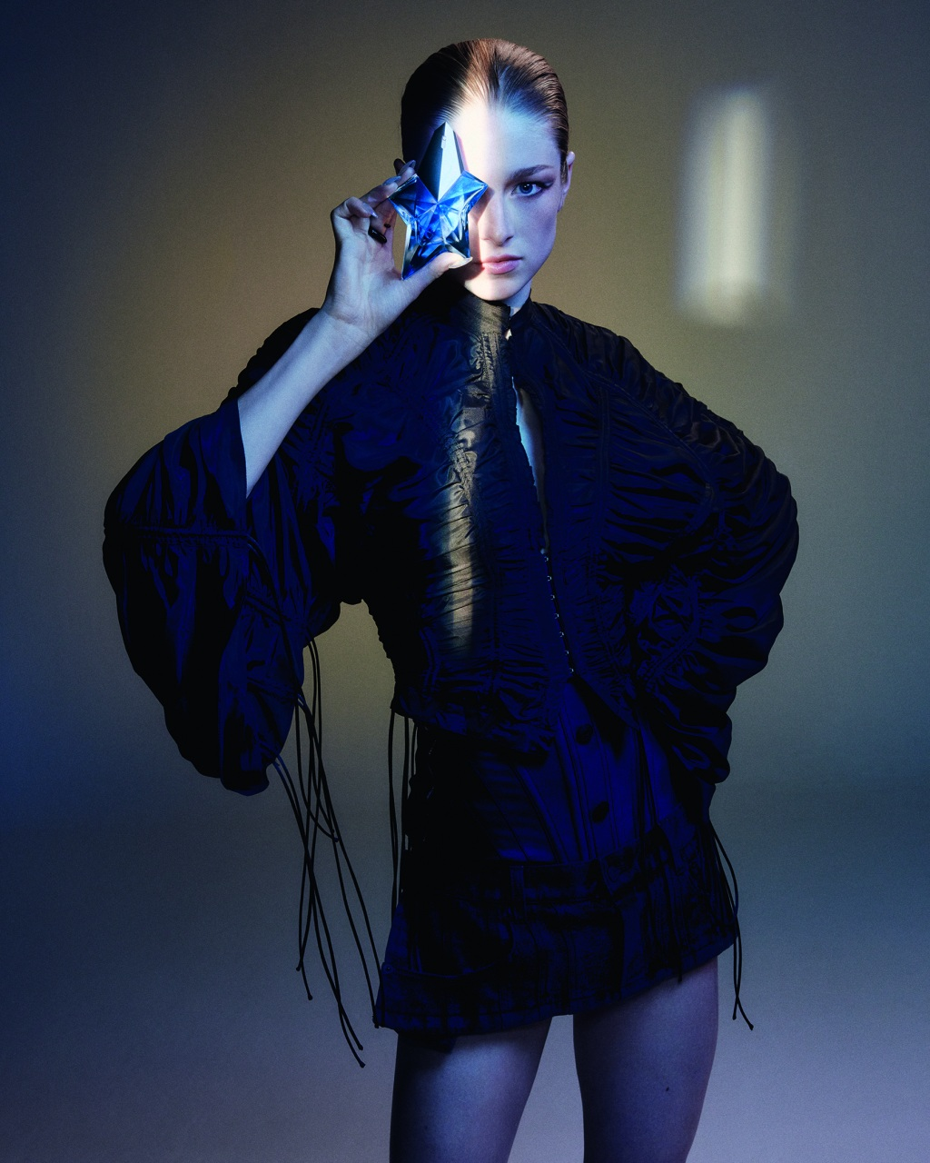 Хантер Шафер стала новым лицом аромата Mugler (фото 1)