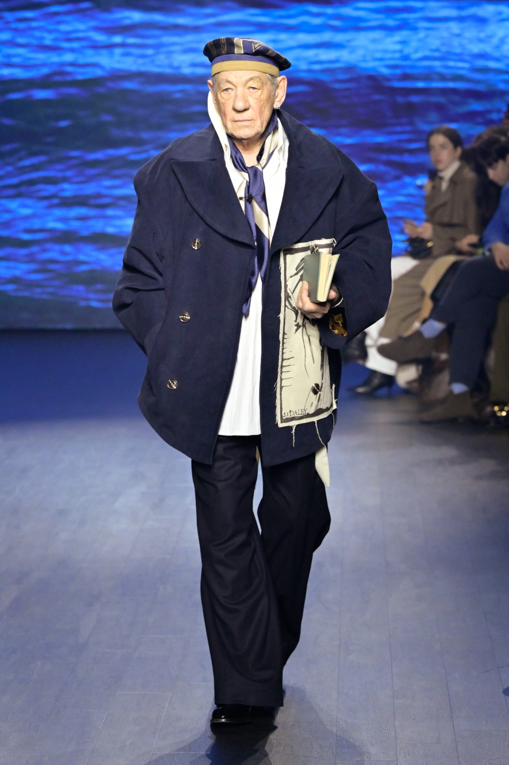 Иэн Маккеллен из «Властелина колец» принял участие в показе S. S. Daley (фото 1)