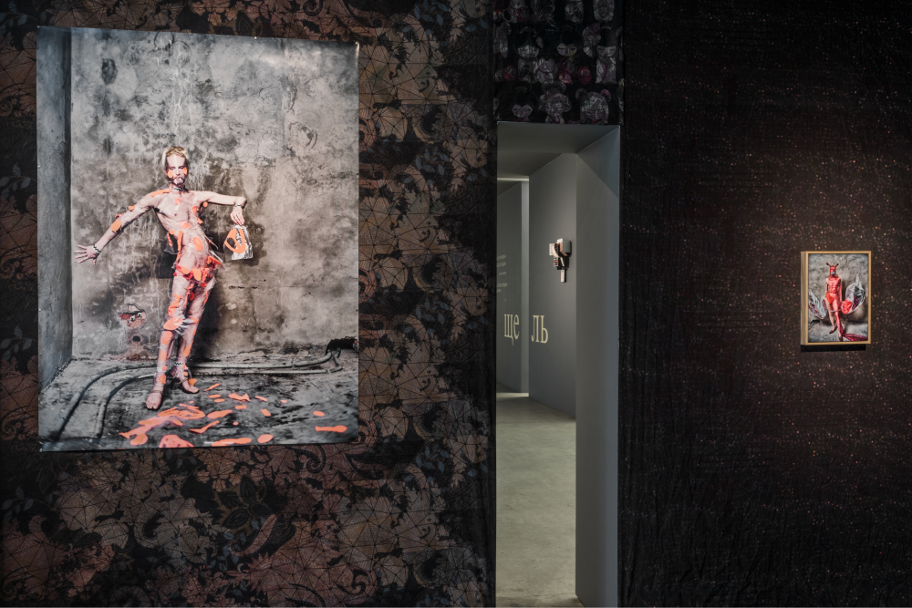 В Музее АРТ4 продолжается выставка Данилы Полякова «Бабец» (фото 2)