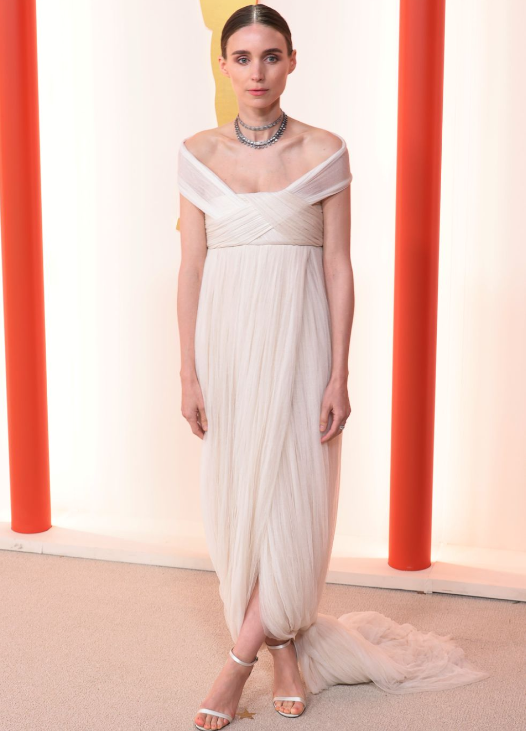 Модная тенденция «Оскара»-2023 — wedding look: нежное, белое, прозрачное (фото 2)