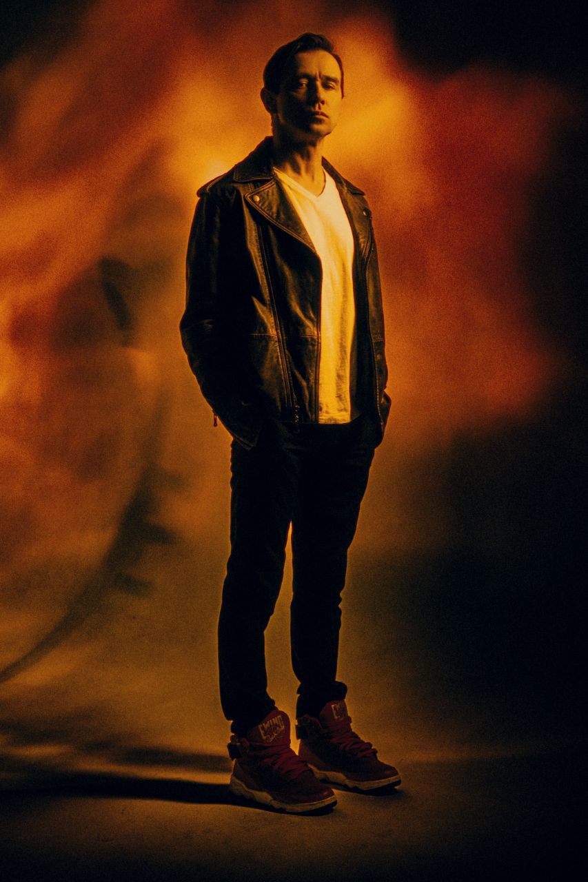 «Единственное, за что необходимо бороться, — это любовь»: Дельфин — о новом альбоме «Прощай оружие». (фото 1)