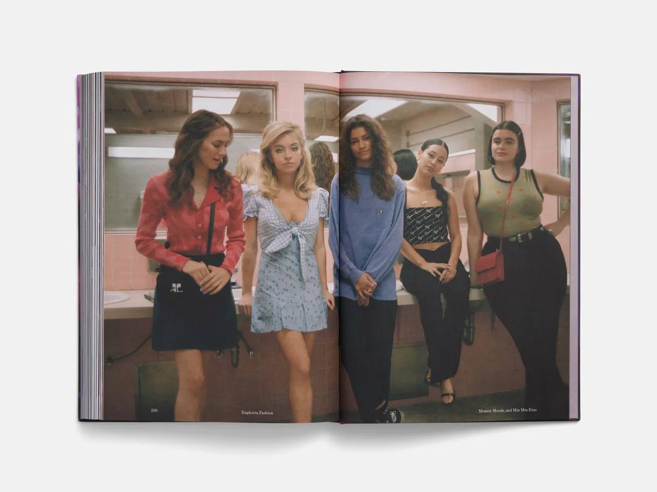 Студия А24 издала книгу о костюмах в сериале HBO «Эйфория» (фото 4)