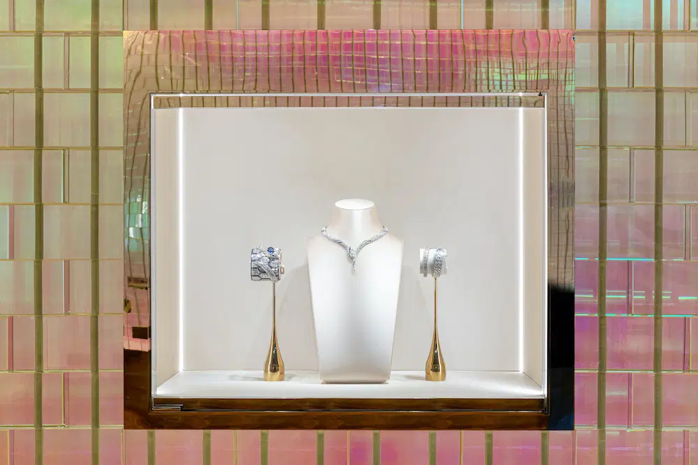 Ювелирный дом Bvlgari открыл выставку в Шанхае в честь 75-летия коллекции Serpenti (фото 1)