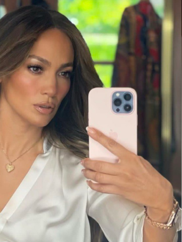 Тренды, уход, восстановление и новые термины: собрали в одном месте все, что нужно знать о маникюре (фото 7)