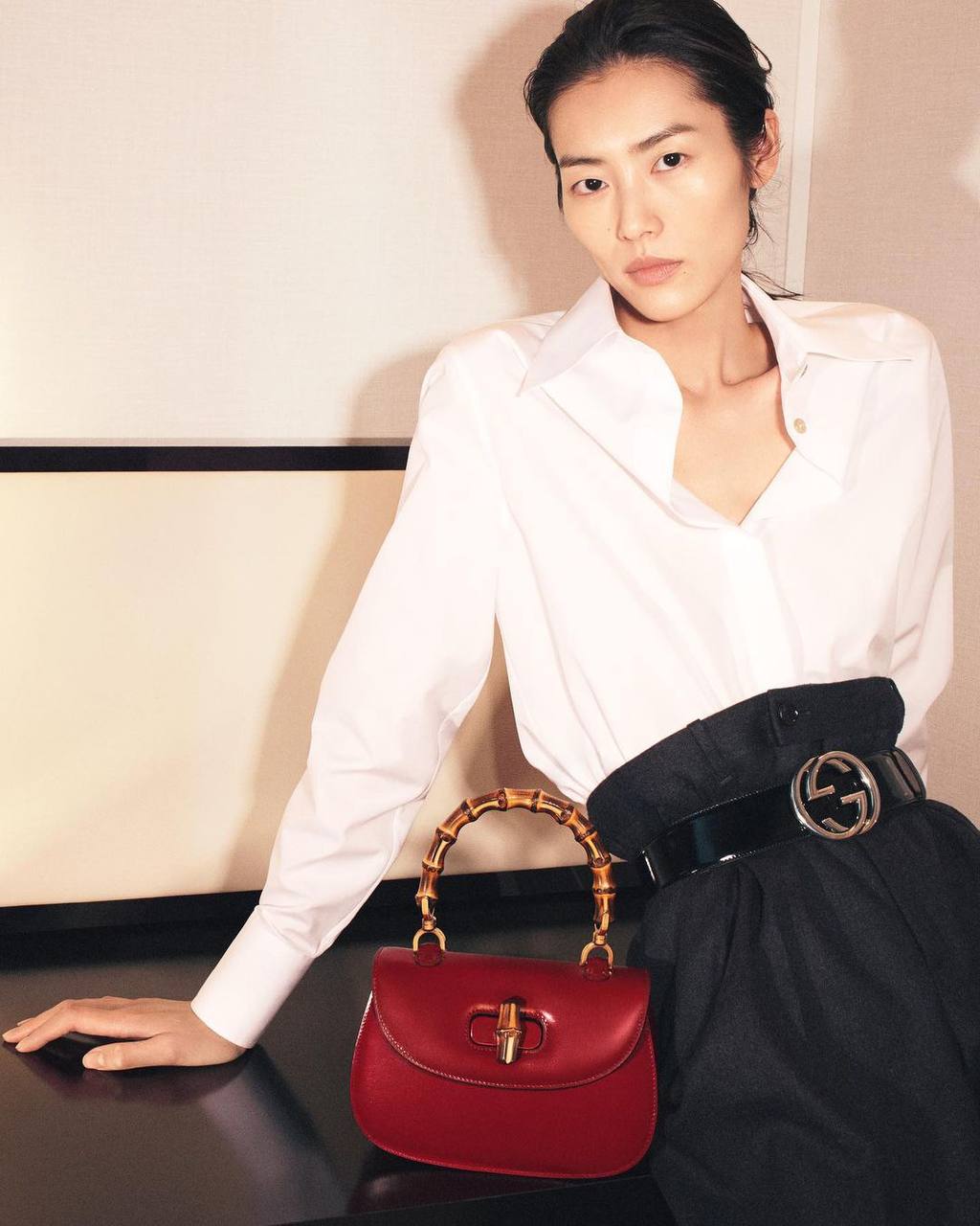 Лю Вэнь снялась в кампании Gucci Bamboo 1947 (фото 2)