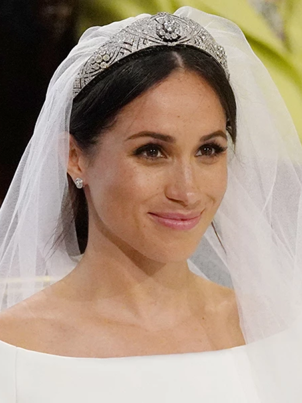 Уроки стиля по-королевски: учимся у Елизаветы II, Кейт Миддлтон, Меган Маркл и принцессы Дианы (фото 2)