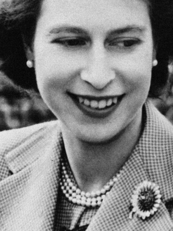 Уроки стиля по-королевски: учимся у Елизаветы II, Кейт Миддлтон, Меган Маркл и принцессы Дианы (фото 1)