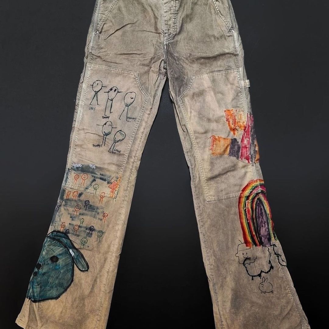 Сын Вирджила Абло украсил джинсовый костюм Off-White яркими рисунками (фото 4)