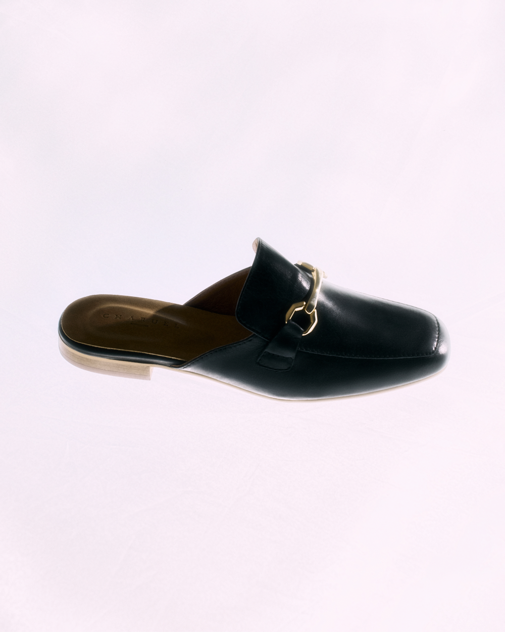 Бренд Charuel представил свою первую коллекцию обуви (фото 6)