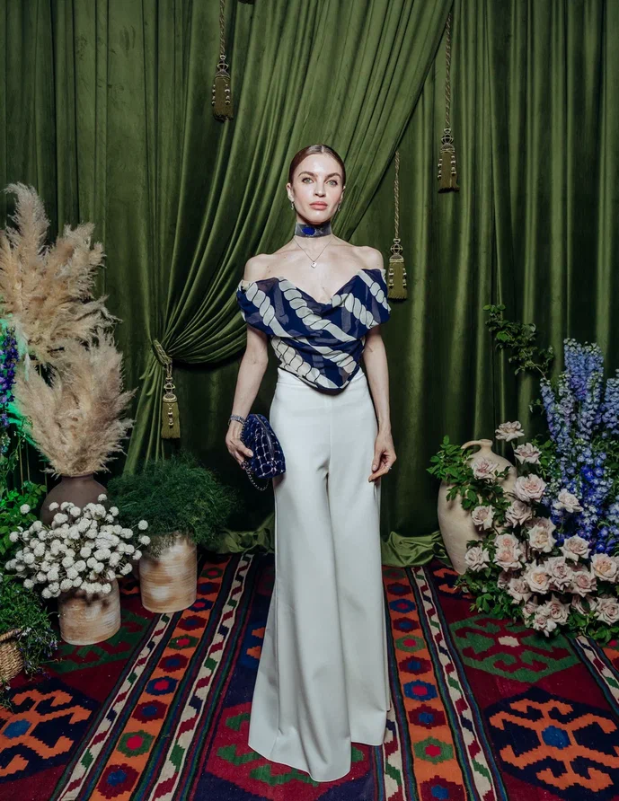 Катя Мухина, Ян Яновский, Евгения Линович и Маша Федорова посетили ужин в «Ткемали» (фото 5)