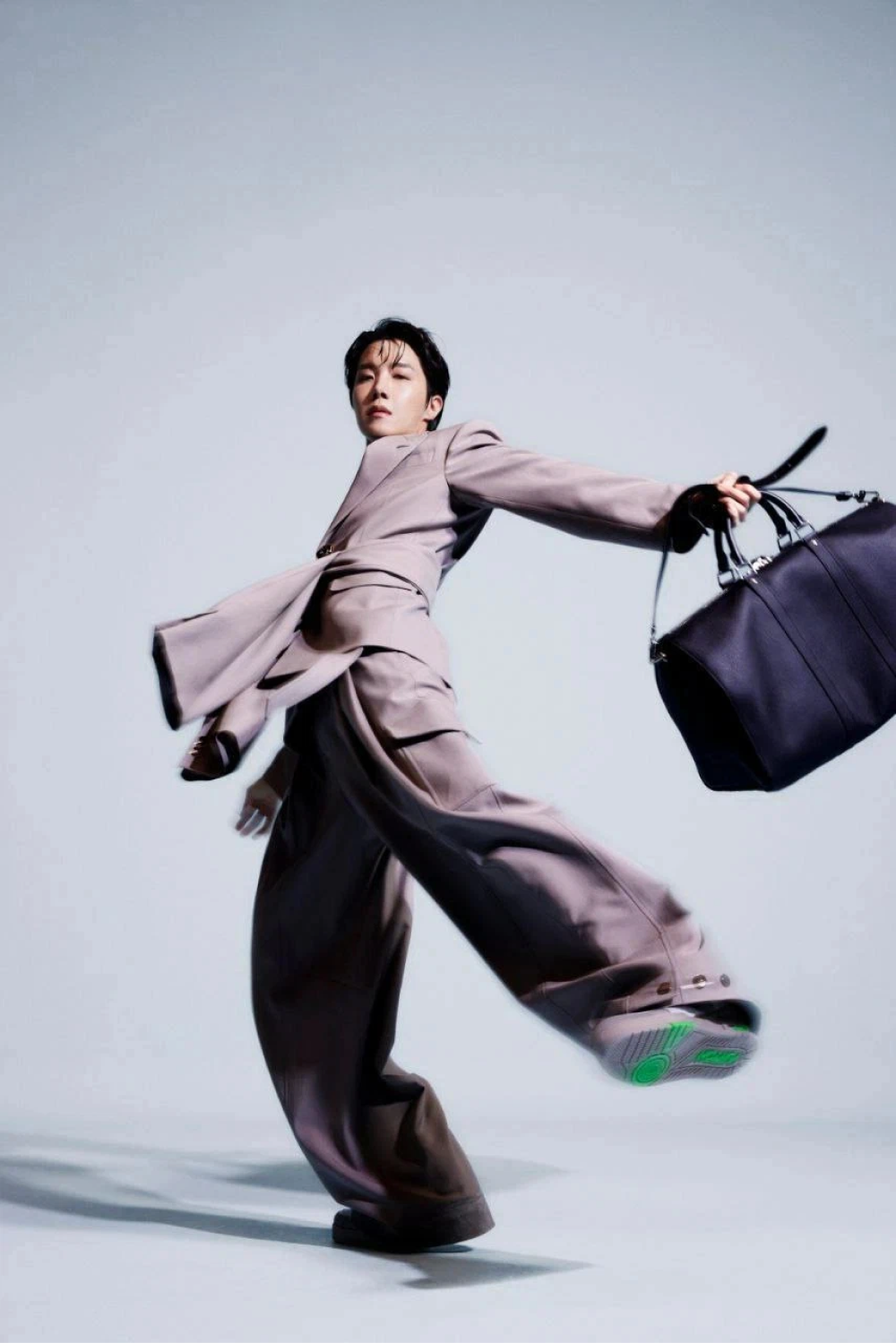 J-Hope из BTS снялся в рекламной кампании Louis Vuitton (фото 2)