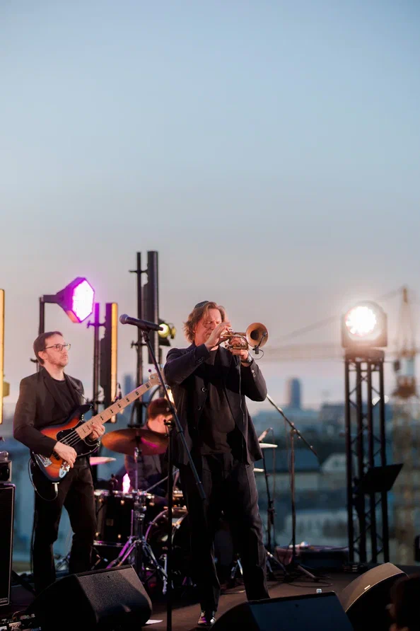 Вадим Эйленкриг и Даниил Крамер сыграли на благотворительном концерте «А-Клуба» и Solomon.help (фото 1)