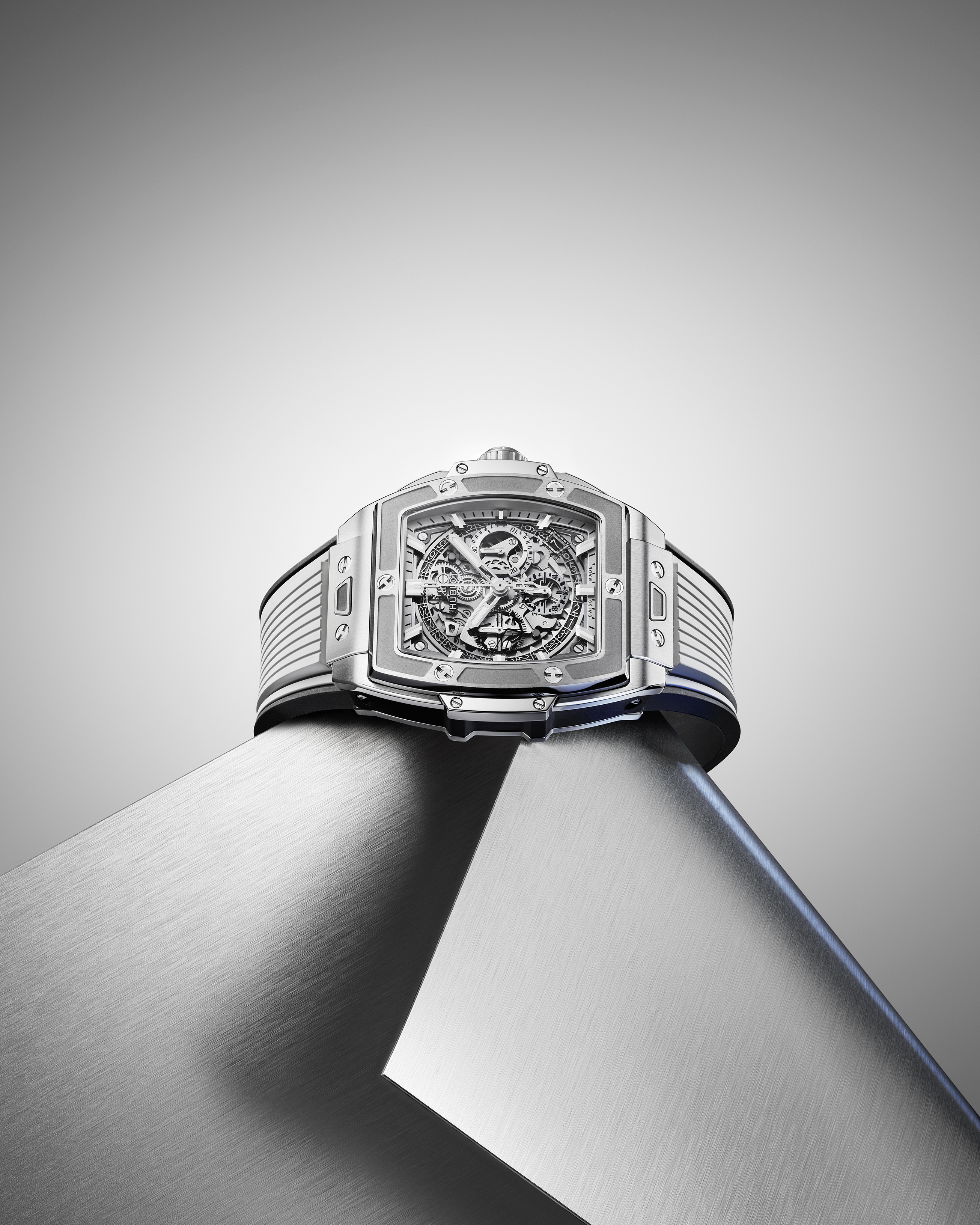 Hublot пополнил линейку часов Essential Grey (фото 3)