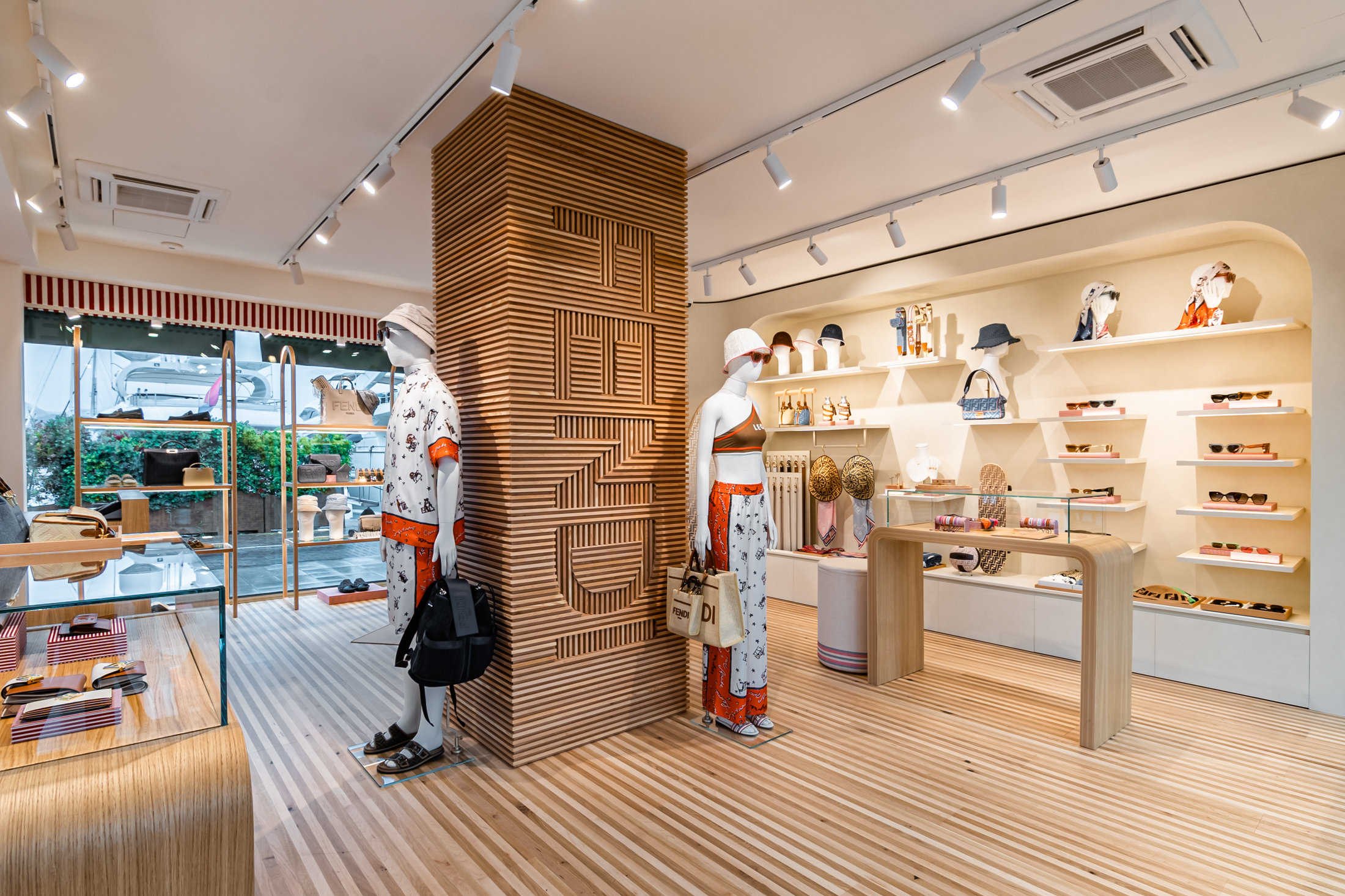 Fendi открыл два бутика в Испании (фото 3)