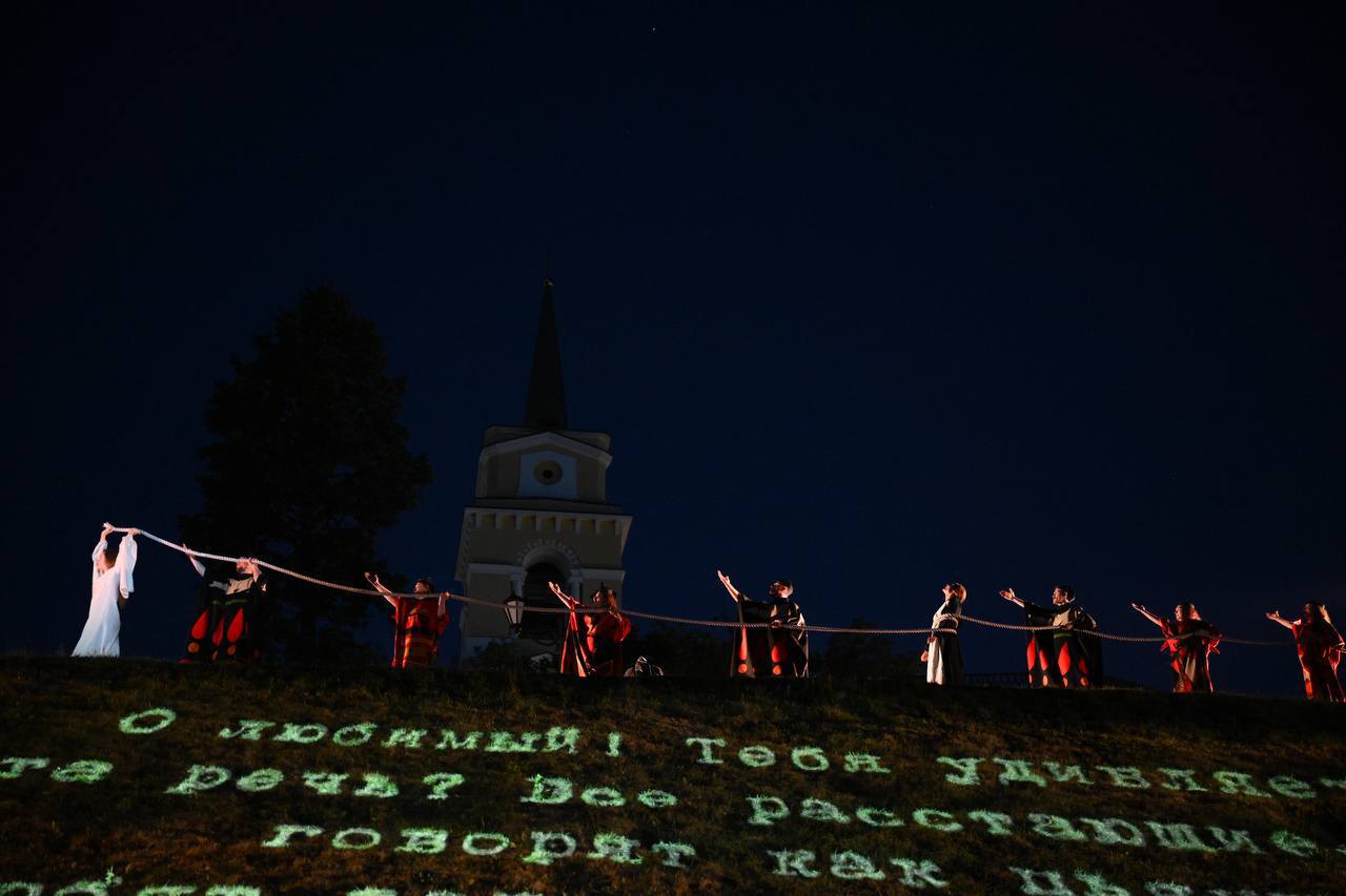 Front подготовил костюмы для исполнительниц главных ролей оперы «Поэма горы» (фото 3)
