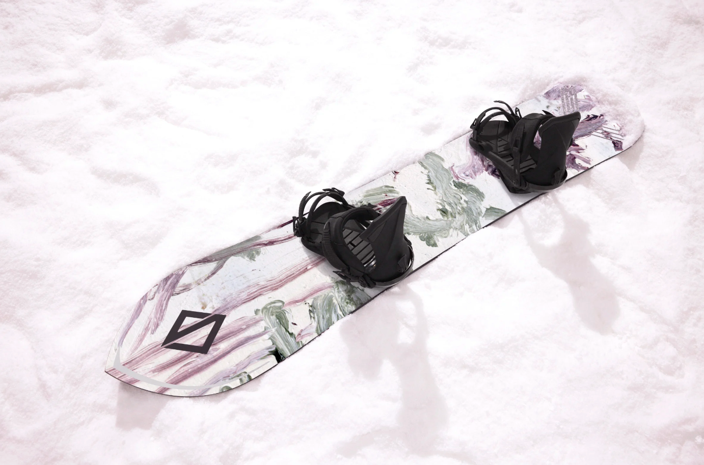 Dior представил сноуборд в коллаборации с художником Питером Дойгом (фото 1)