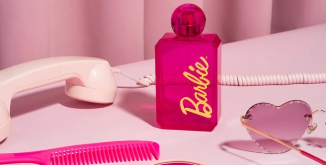 Mattel совместно с творческой студией DefineMe выпустил парфюм Barbie (фото 1)