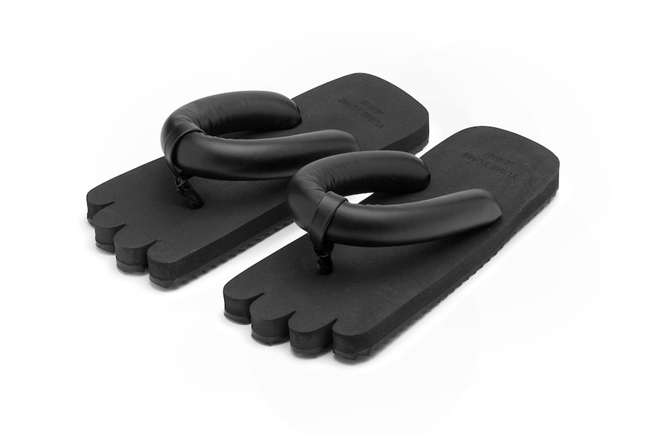 Yume Yume и Avavav представили шлепанцы с четырьмя пальцами (фото 2)