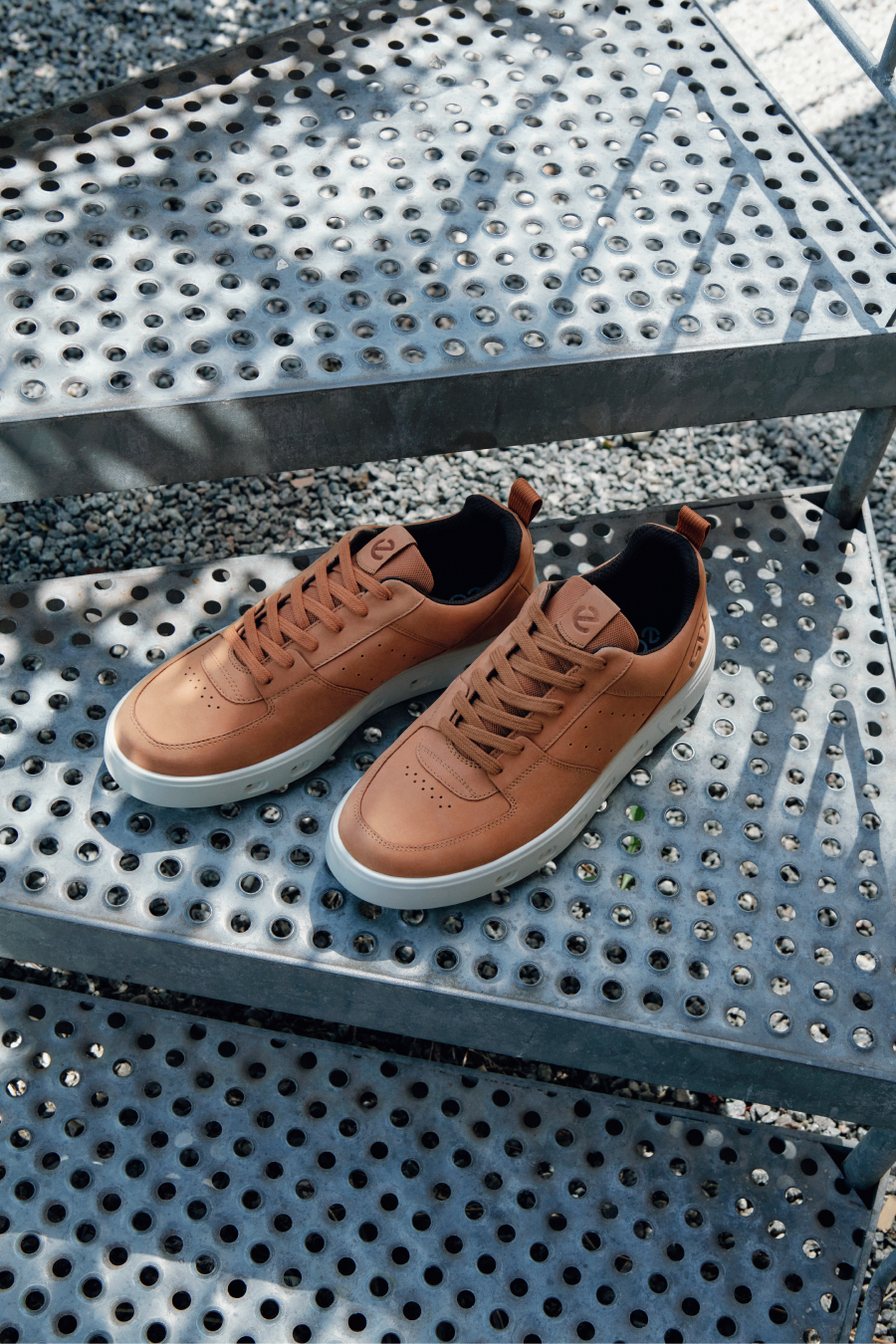 Ecco выпустил кеды на платформе и новые расцветки коллекции Street (фото 1)