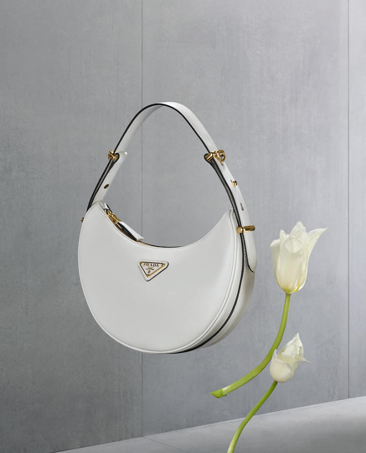 Prada представил новую модель сумок Prada Arqué (фото 4)