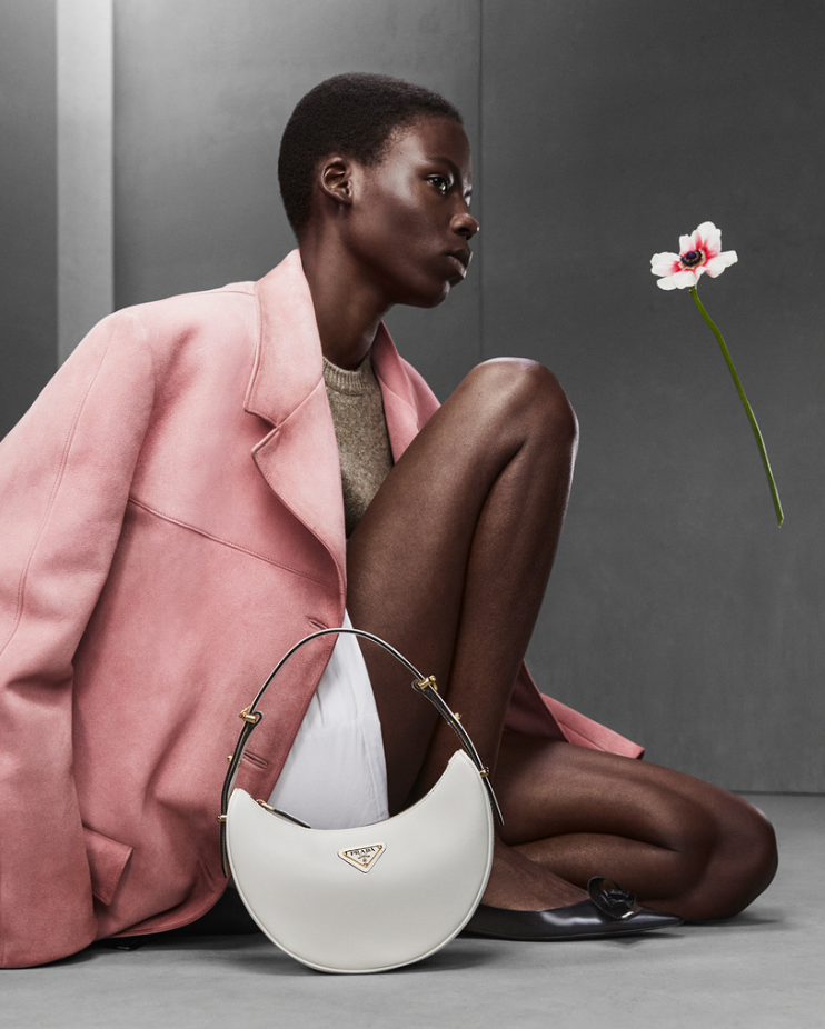 Prada представил новую модель сумок Prada Arqué (фото 3)