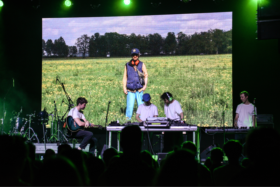 В Санкт-Петербурге прошел музыкальный фестиваль «Антон тут рядом» (фото 5)