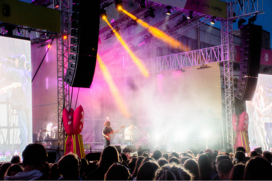 В Санкт-Петербурге прошел музыкальный фестиваль «Антон тут рядом» (фото 2)