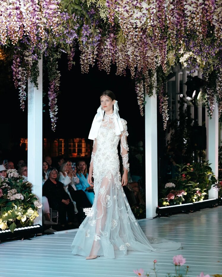 В «Лужниках» прошел показ модного дома Валентина Юдашкина (фото 4)