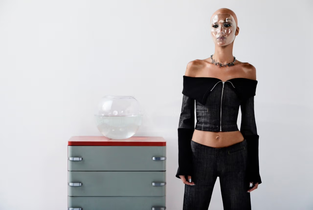 Белла Хадид снялась в кампании Heaven by Marc Jacobs (фото 1)