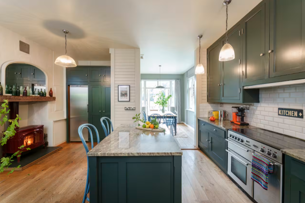 Дом Отиса из «Полового воспитания» выставлен на продажу (фото 5)