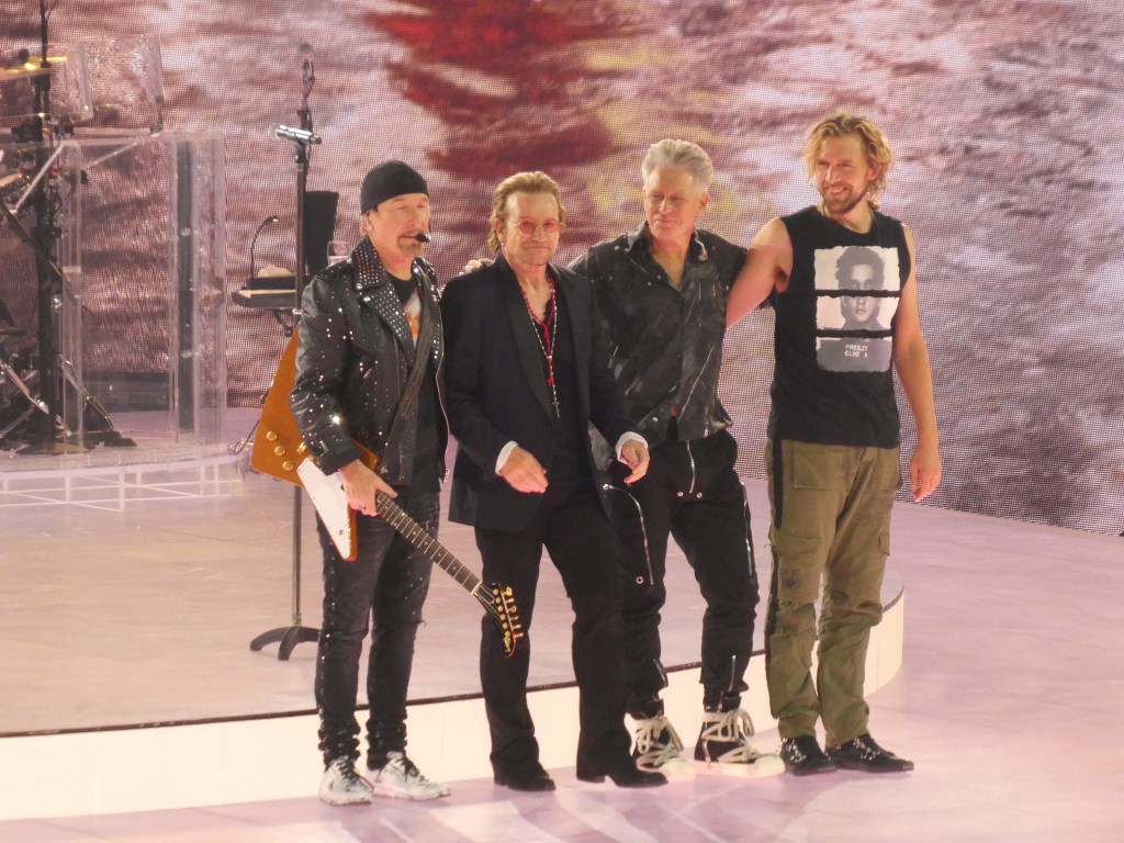Группа U2 выступила внутри сферического центра MSG Sphere в Лас-Вегасе (фото 4)